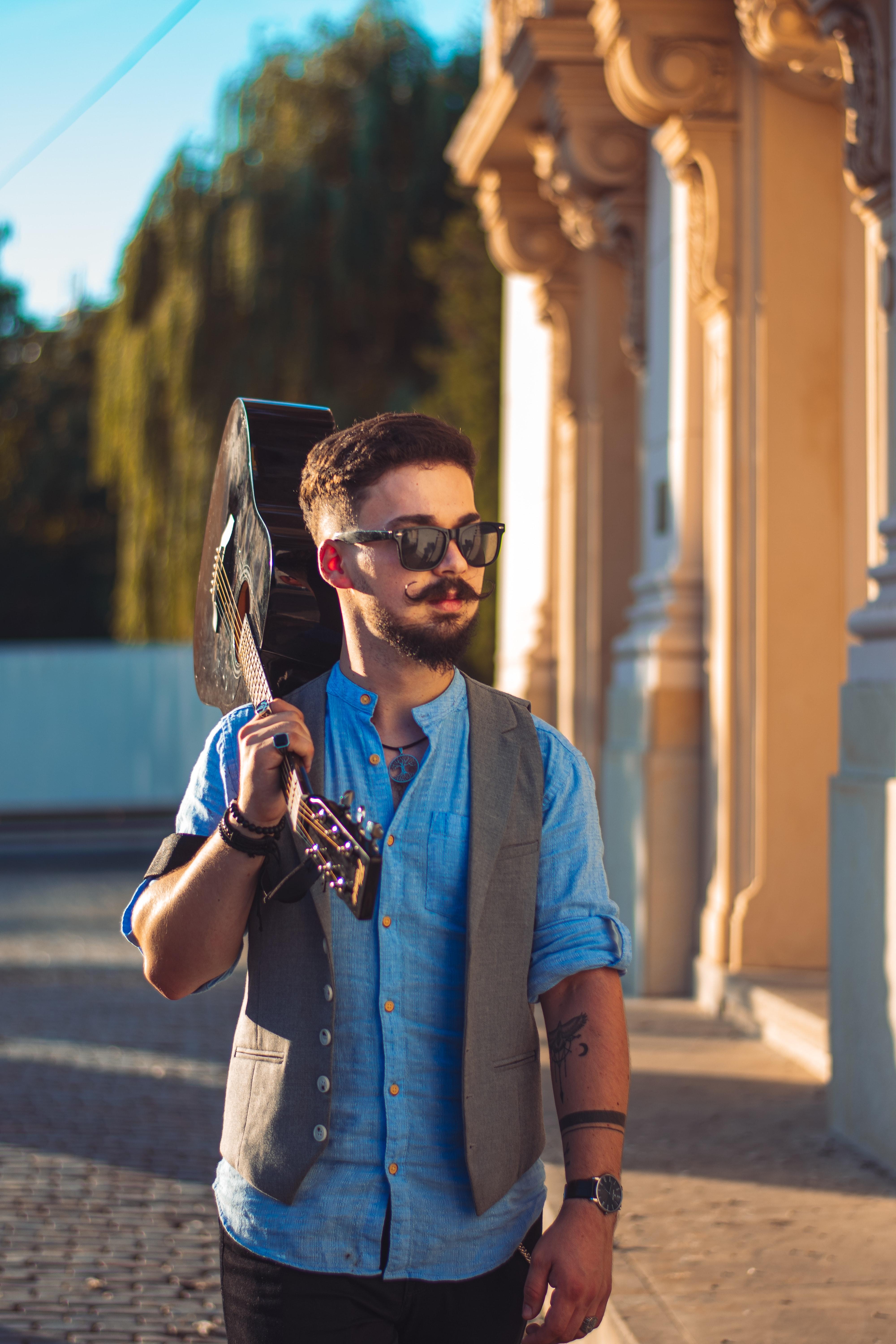 How do you wear a waistcoat with shorts? 