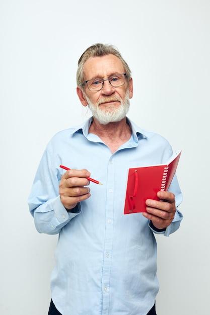 How do you write a cover letter for a retired person? 