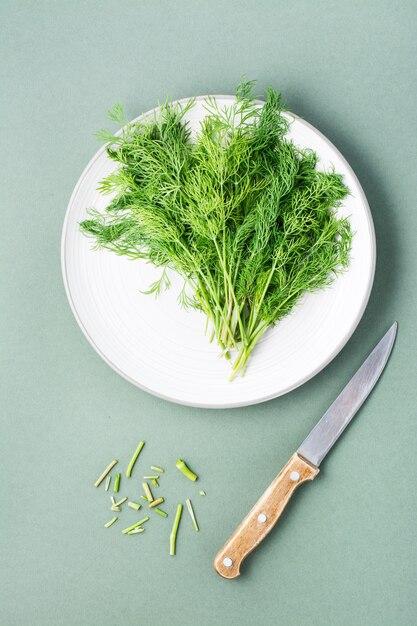 Is it safe to eat dill stems? 