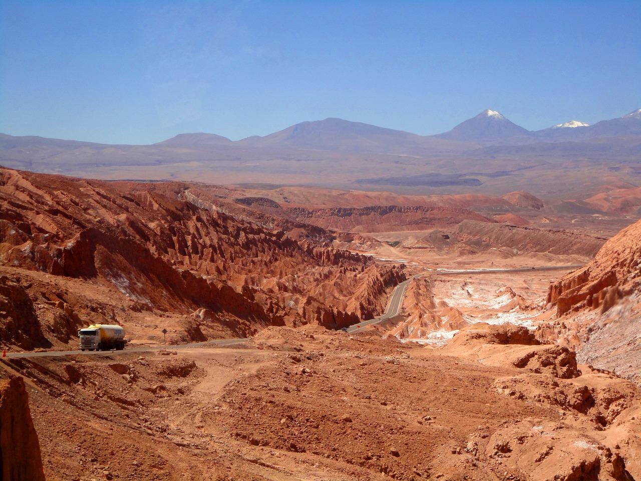 Is the Atacama Desert Hot or cold? 