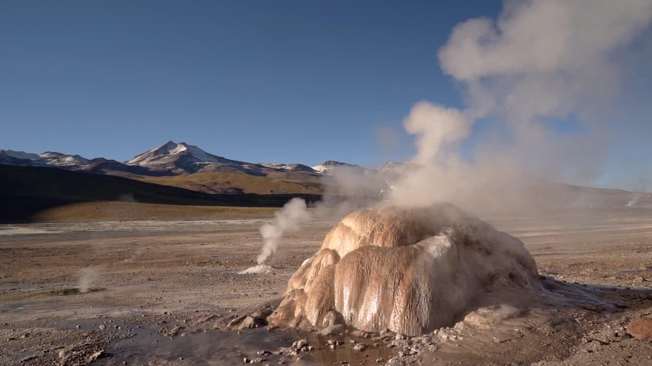 Is the Atacama Desert Hot or cold? 