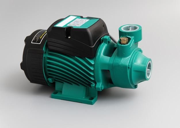 What is difference between monoblock and self priming pump? 