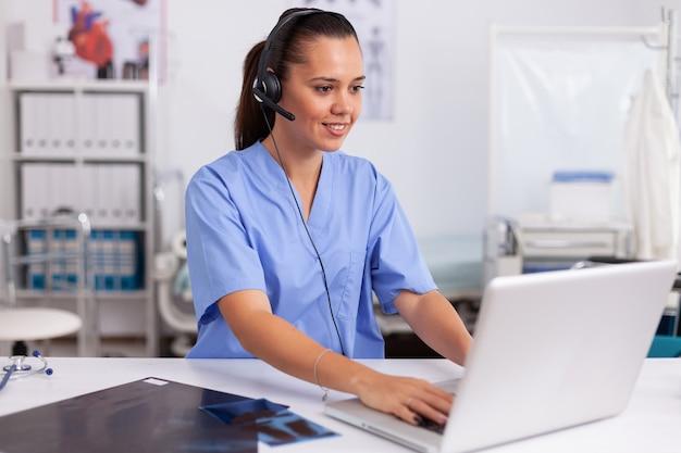 What skills are needed to be a medical receptionist? 