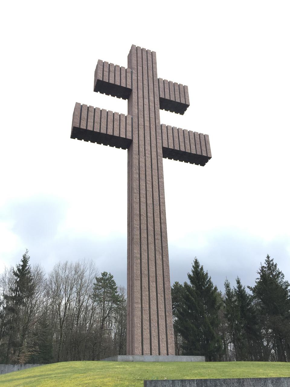 What is the significance of the cross of Lorraine? 