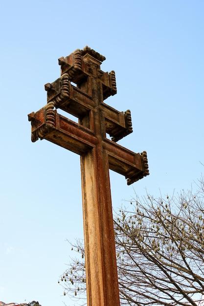 What is the significance of the cross of Lorraine? 