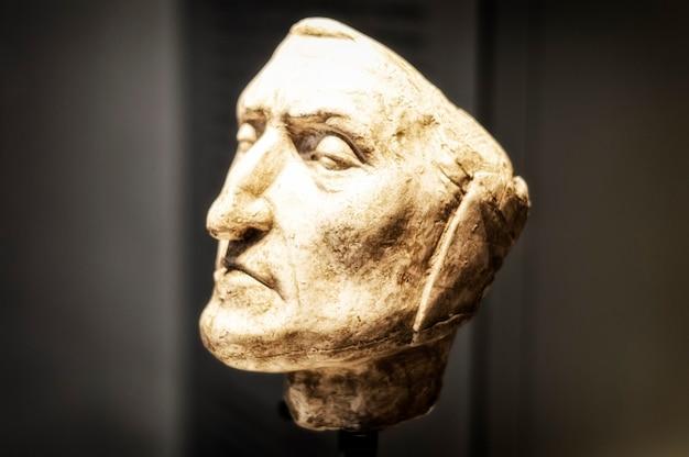 What is the oldest death mask? 