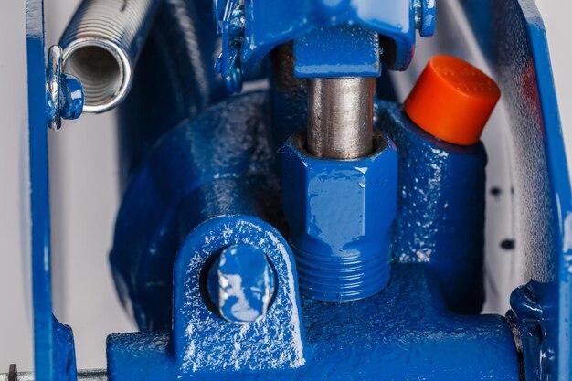 What is the pressure in hydraulic jack? 