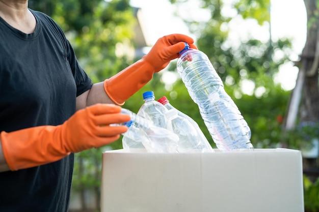 At what temperature do plastic bottles melt? 