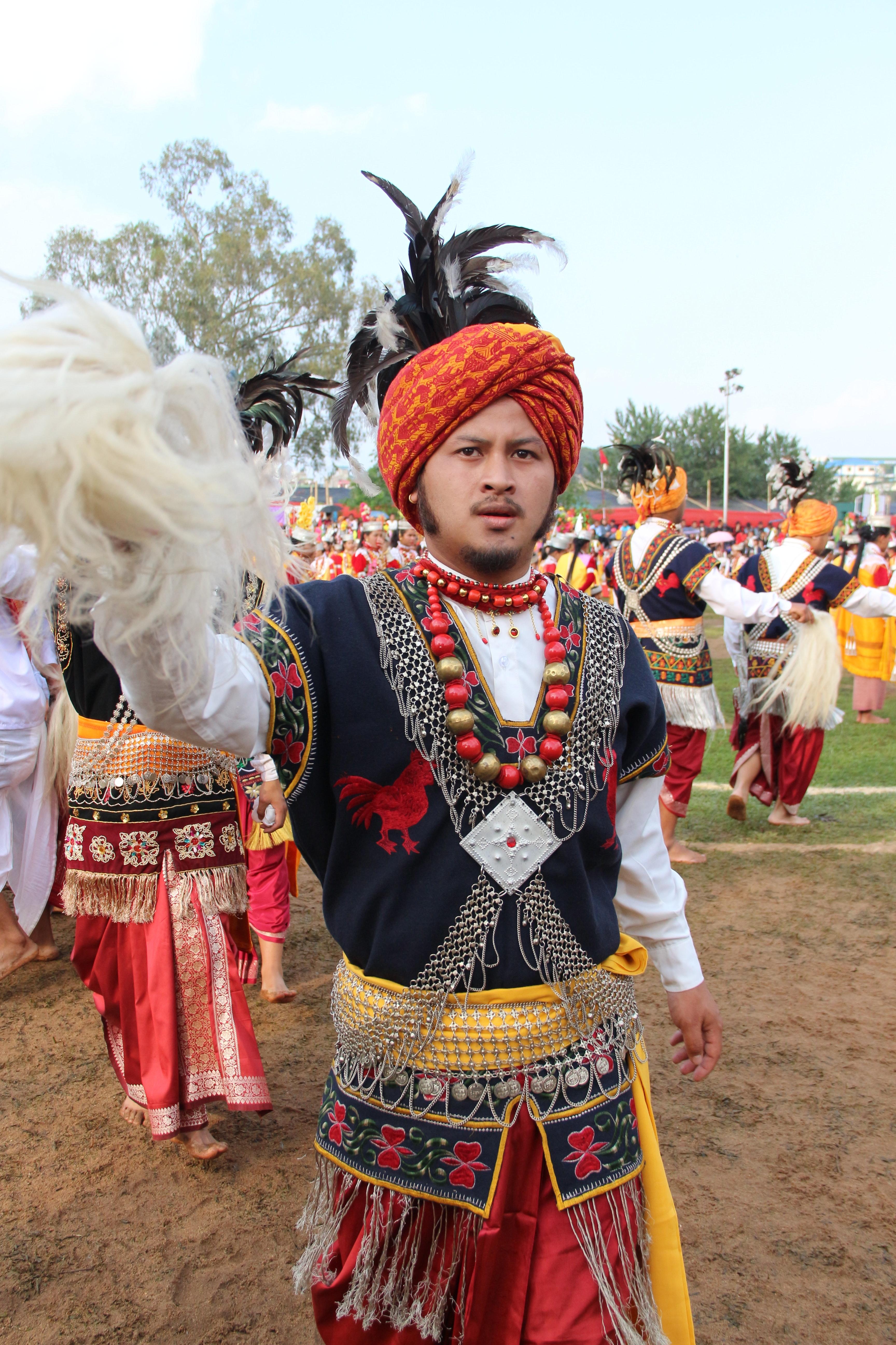 What is the traditional dress of Goa for male? 