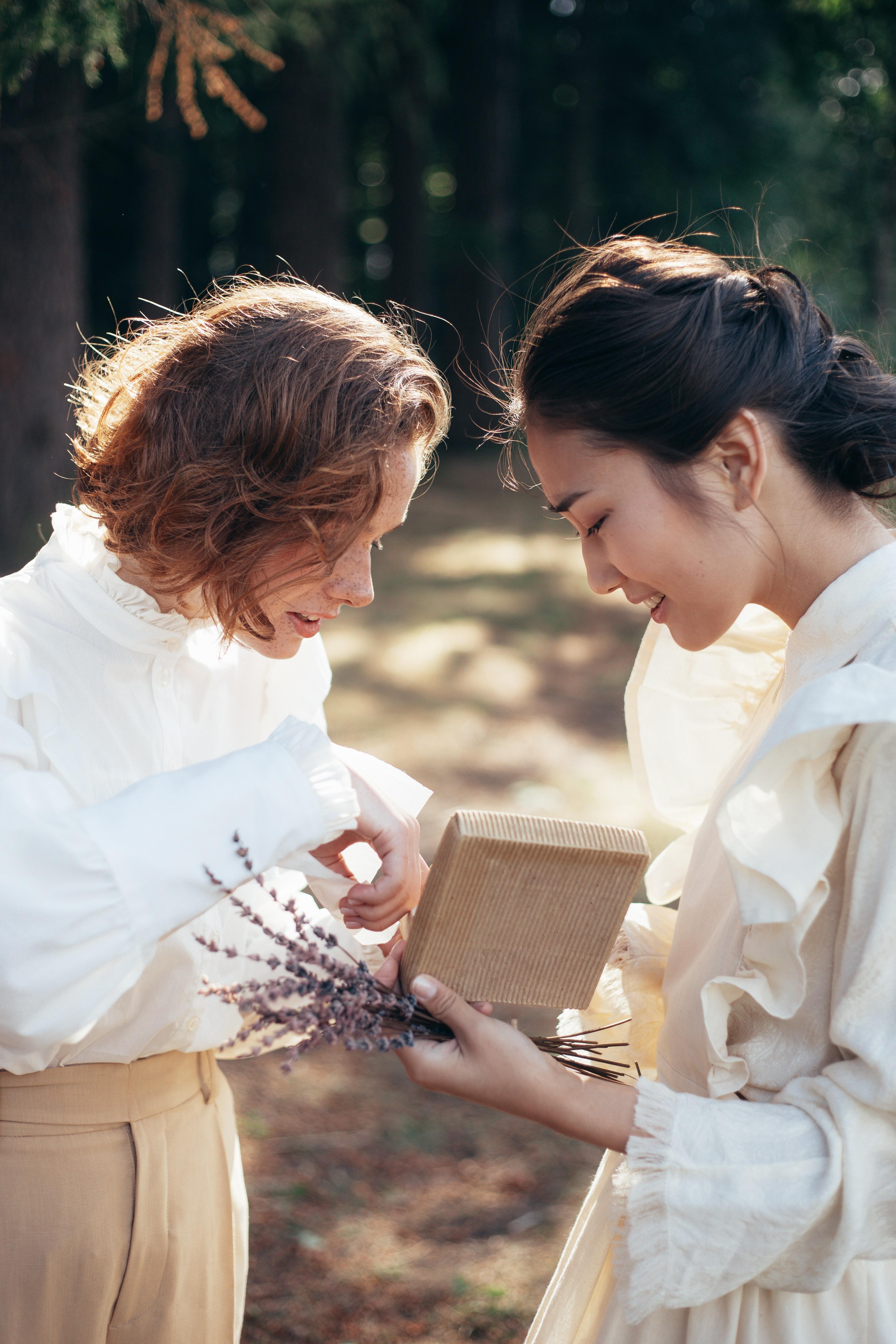 What are the differences between Tuck Everlasting movie and book? 