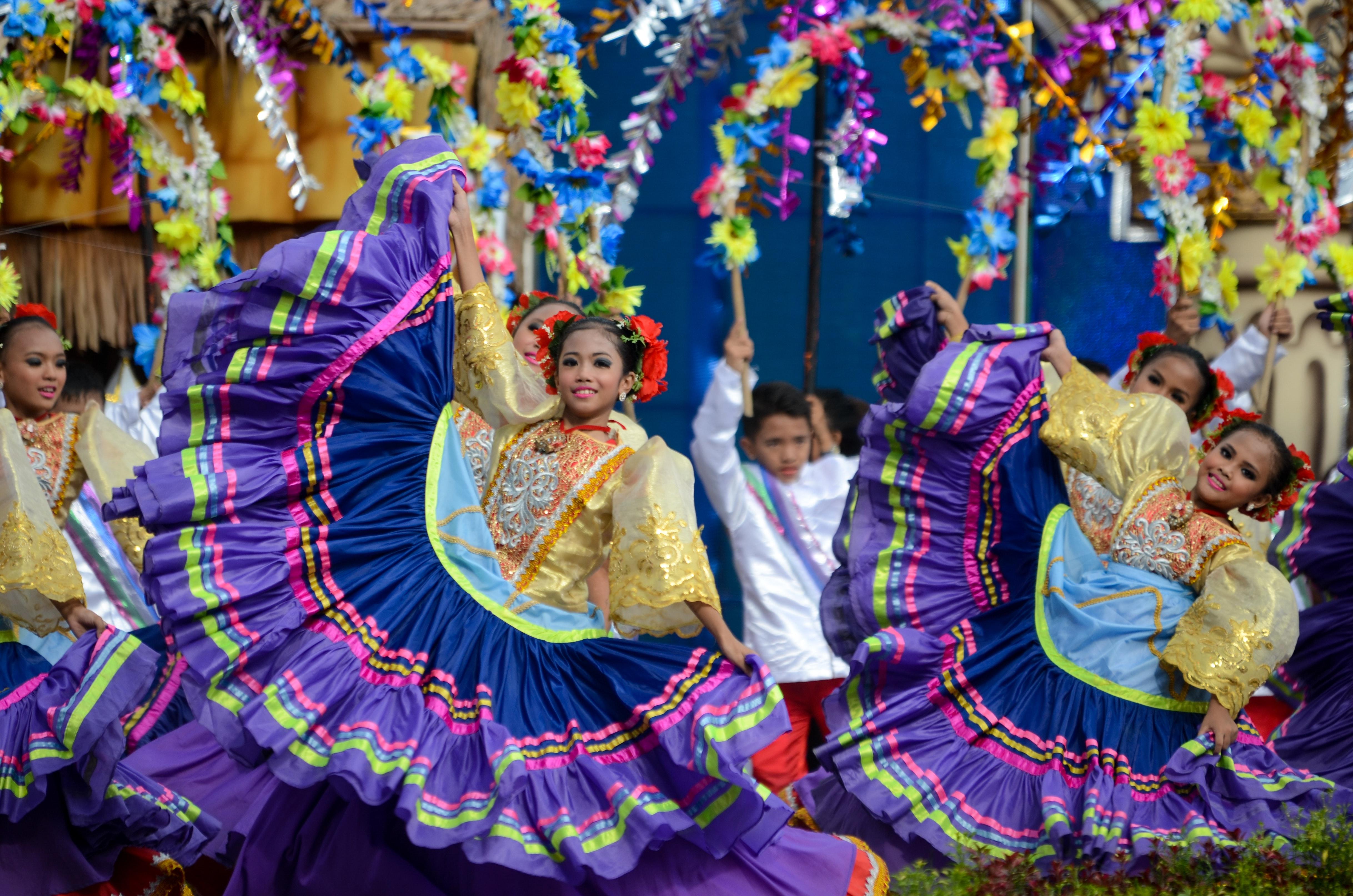 What are the different costumes of Philippines folk dance? 