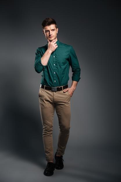 What color pants should you wear with a green shirt? 