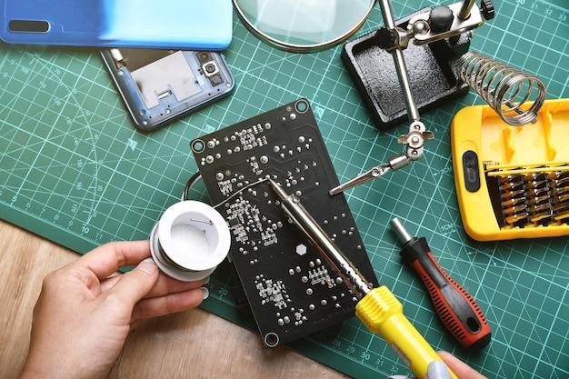 What do you call someone who fixes electronics? 