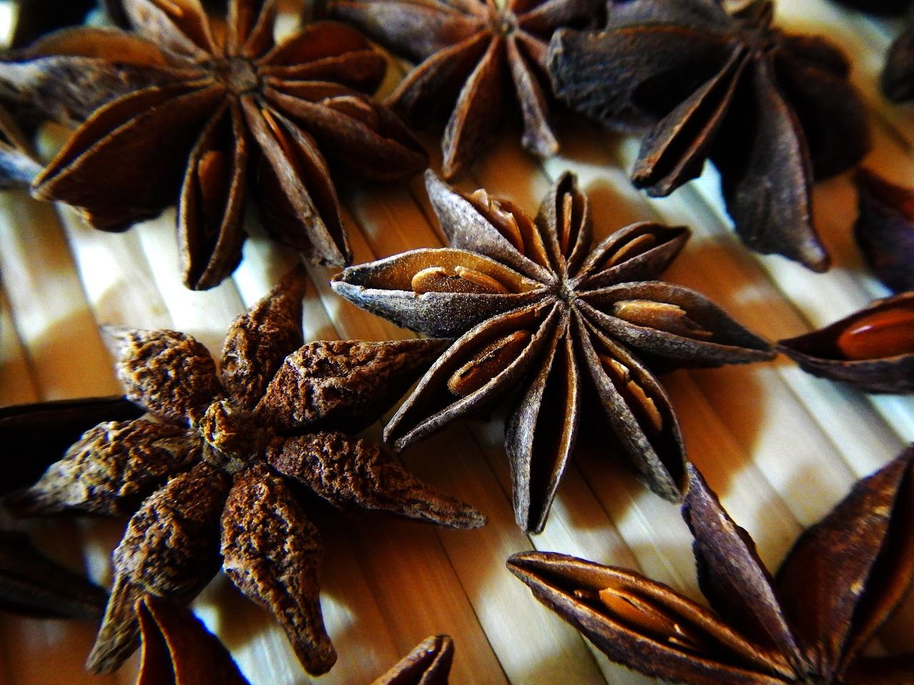 What does star of anise smell like? 