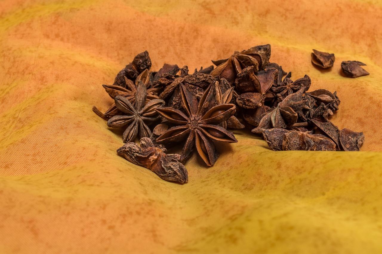 What does star of anise smell like? 