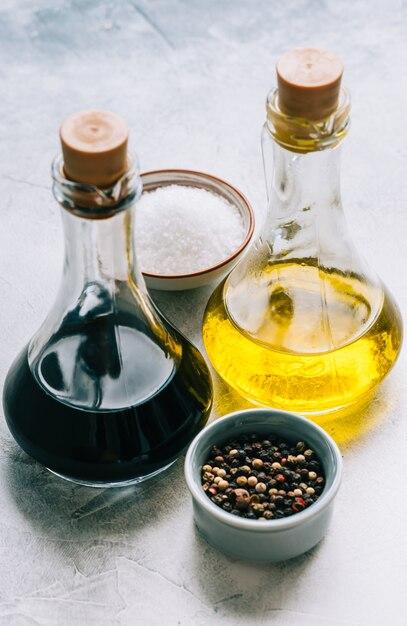 What happens when you mix vinegar and oil? 