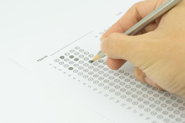 What is standardized questionnaire? 