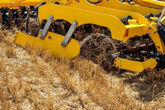 What is the difference between disc Plough and disc harrow? 