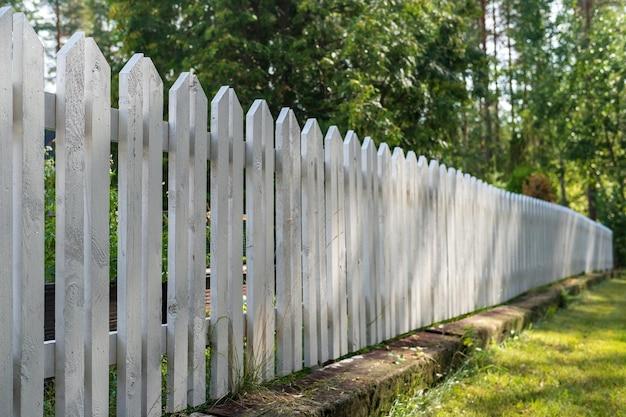 What is the maximum distance between fence posts? 