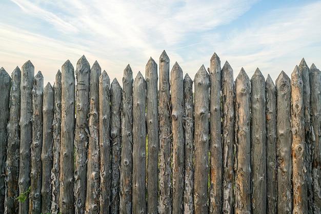 What is the maximum distance between fence posts? 