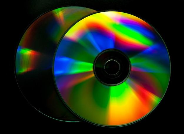 What is the maximum storage capacity of a CD? 