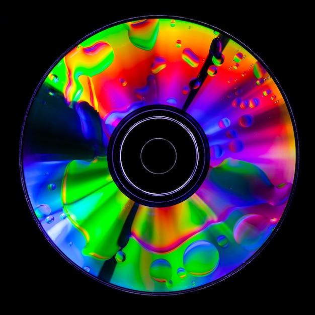 What is the maximum storage capacity of a CD? 