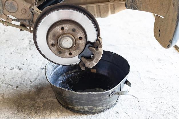 What oil can be used as brake fluid? 