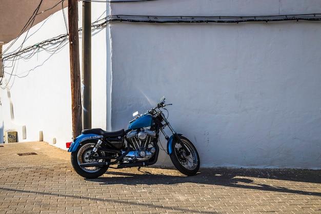 What kind of oil does a Sportster 883 take? 