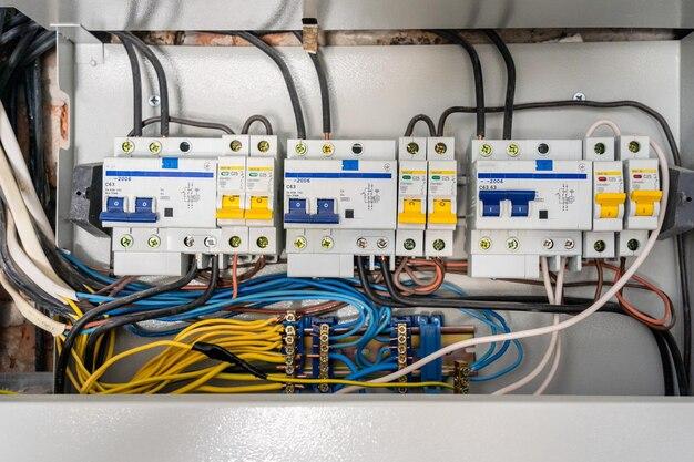 What size wire do I need for a 400 amp 3 phase service? 