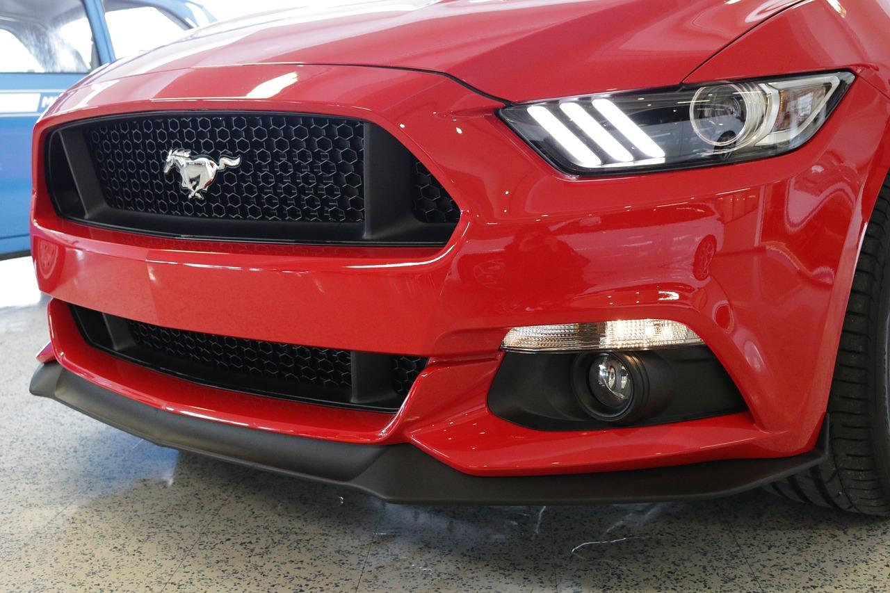 What transmission does a 2015 Mustang GT have? 