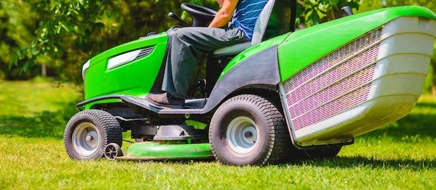 Who makes a 34-inch zero turn mower? 