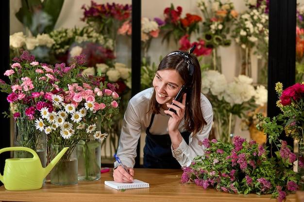 Will a florist tell you who sent flowers? 